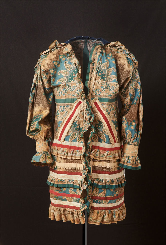 Astrid Will - Textilrestaurierung  Berlin - Textilpräsentation - Maßangefertigter Hohlkörper 