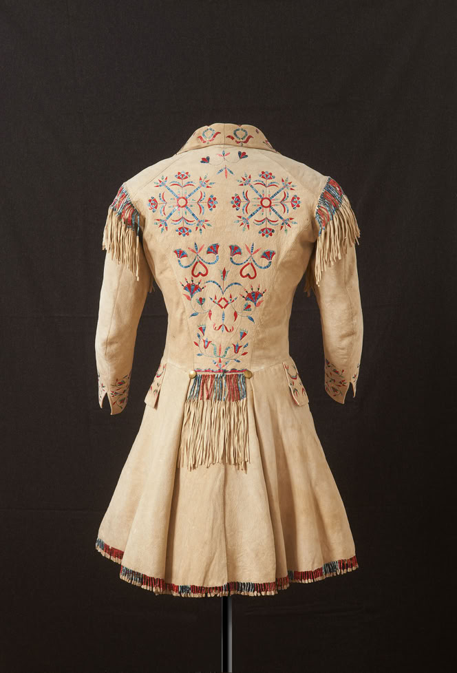 Astrid Will - Textilrestaurierung  Berlin - Textilpräsentation - Maßangefertigter Hohlkörper 